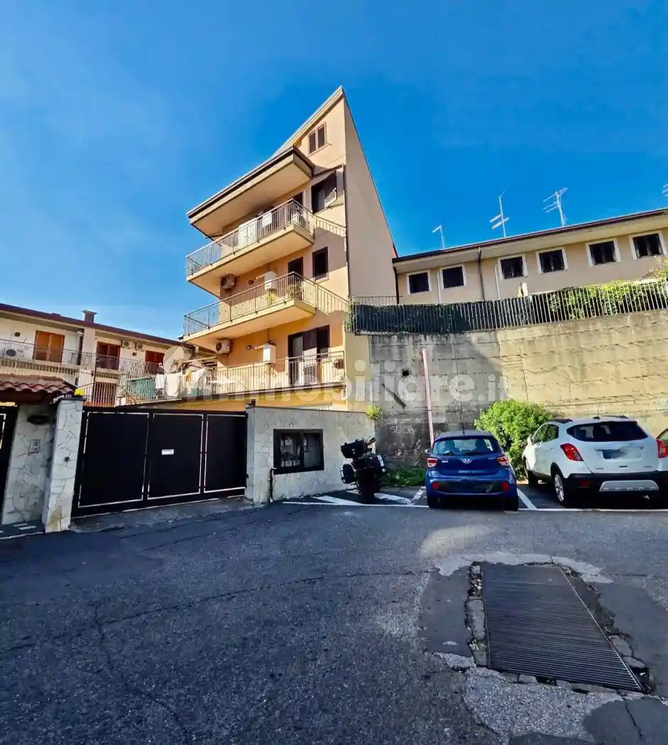 Appartamento in vendita a Sant'Agata li Battiati