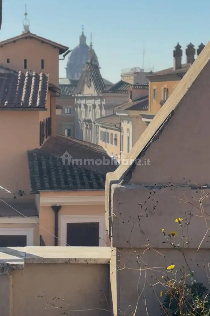 Palazzo - Edificio in vendita a Roma