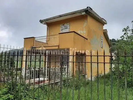 Villa in asta a Santa Cristina Gela