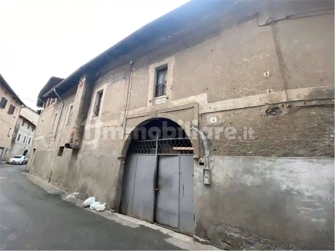 Rustico - Casale in vendita a Borgomanero