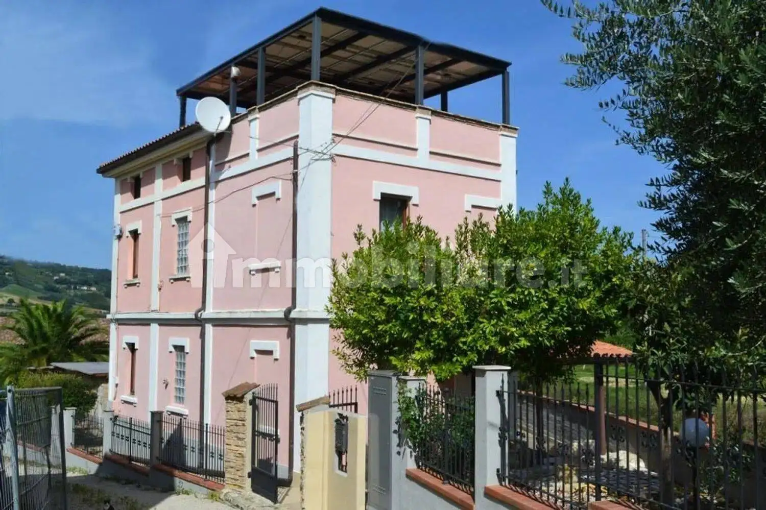 Villa in vendita a Carassai