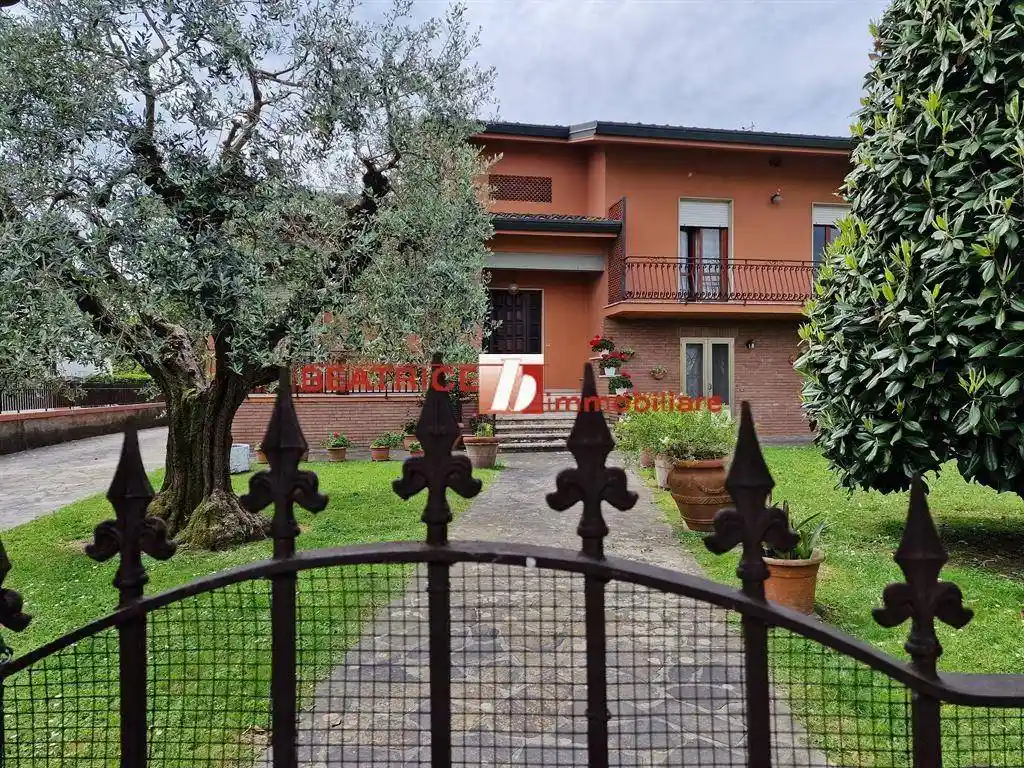 Villa in vendita a Capannori