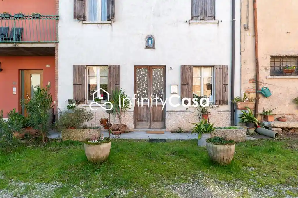 Casa indipendente in vendita a Sommacampagna