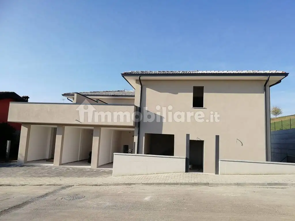 Villa in vendita a Vezzano sul Crostolo