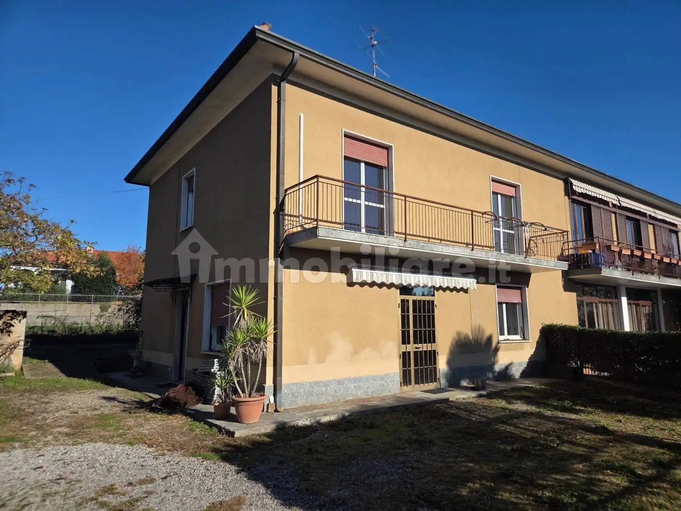 Casa indipendente in vendita a Cadrezzate con Osmate