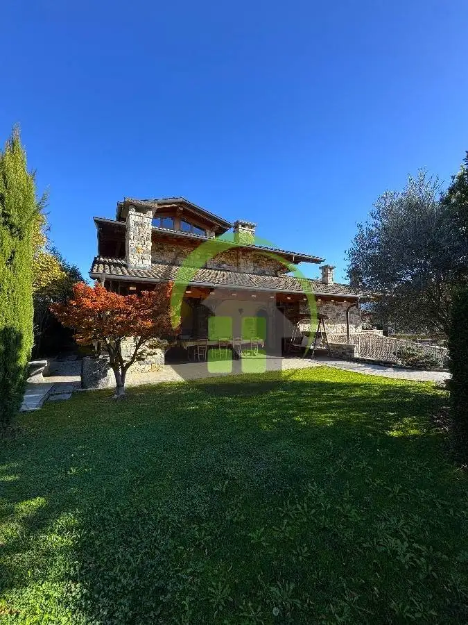 Villa in vendita a Vertova