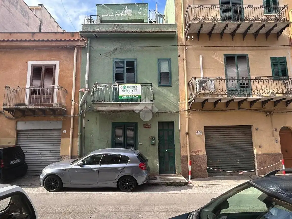 Palazzo - Edificio in vendita a Palermo