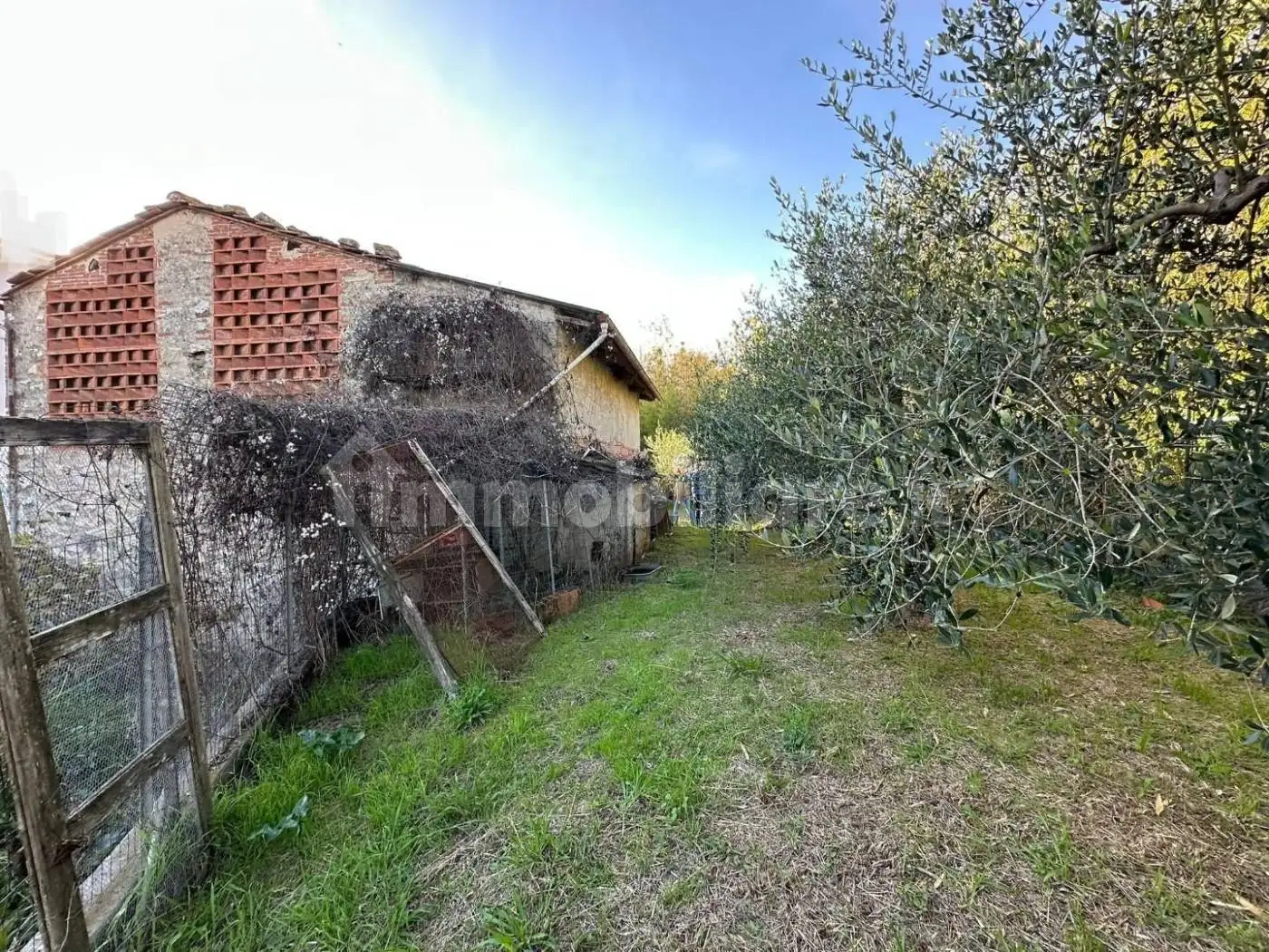 Rustico - Casale in vendita a Lucca