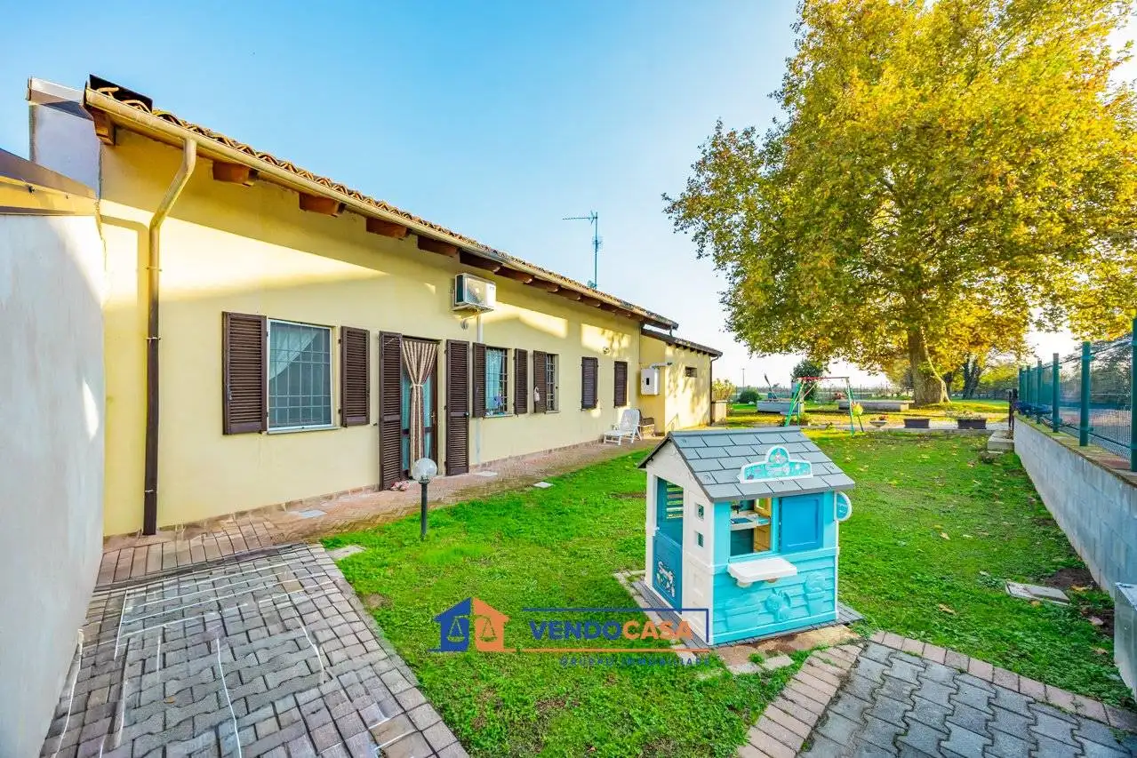 Villa in vendita a Asigliano Vercellese