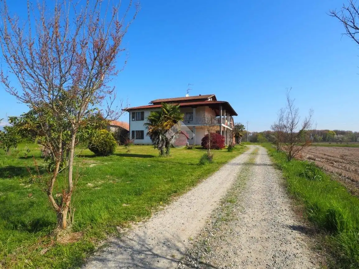 Casa indipendente in vendita a Brusnengo
