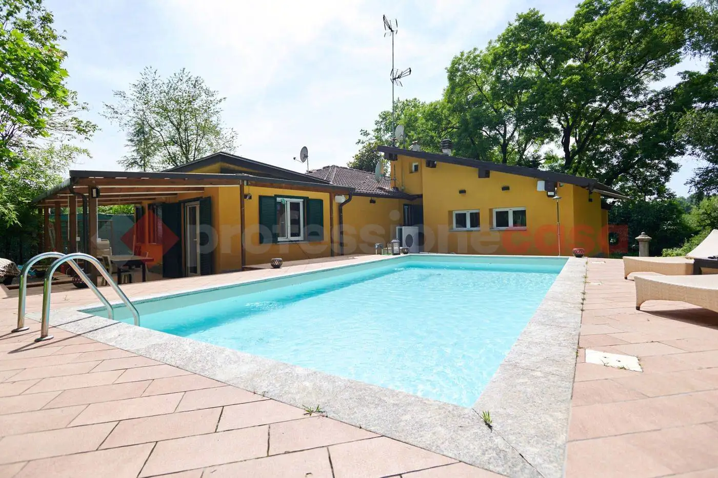 Villa in vendita a Agrate Conturbia