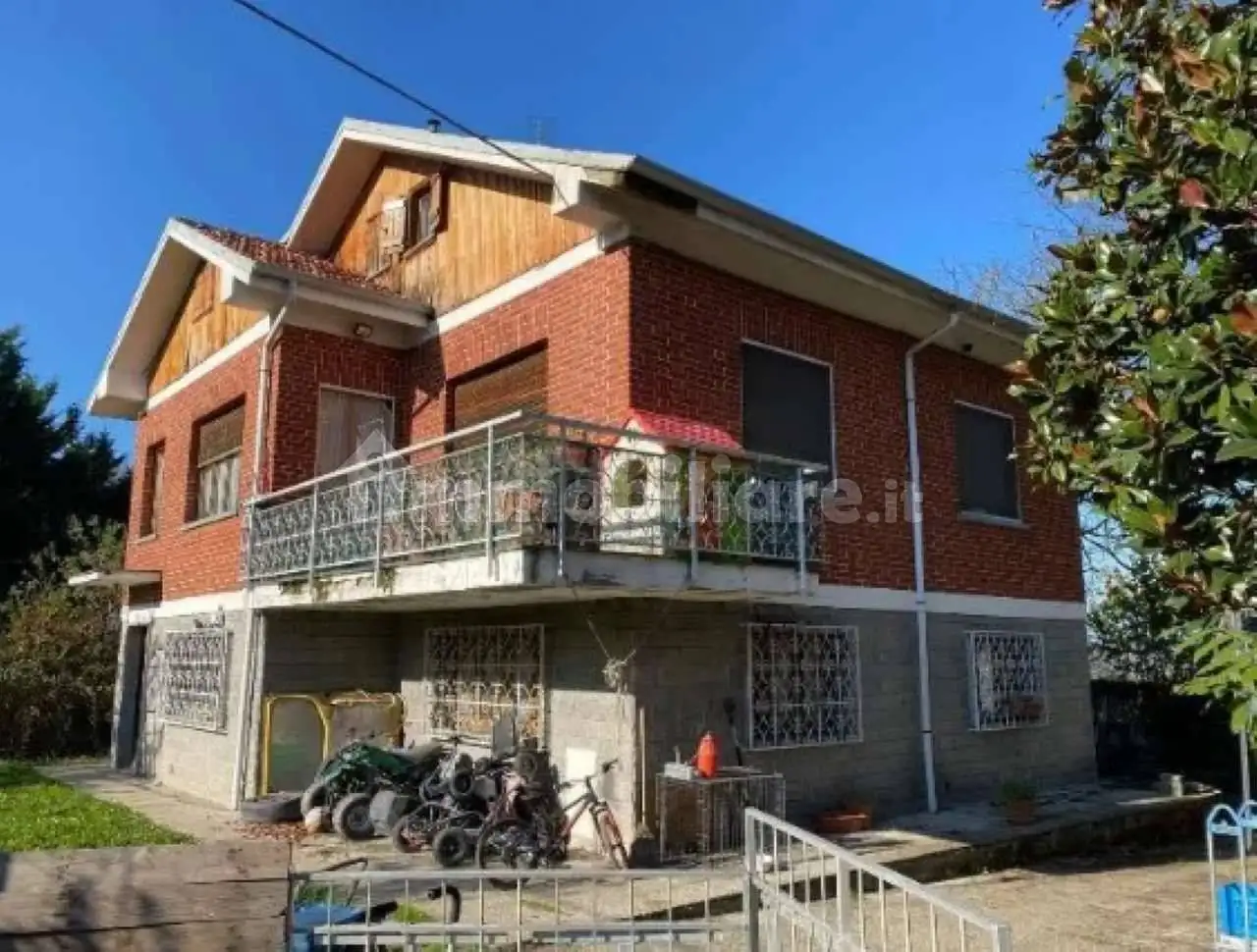 Villa in asta a Sciolze