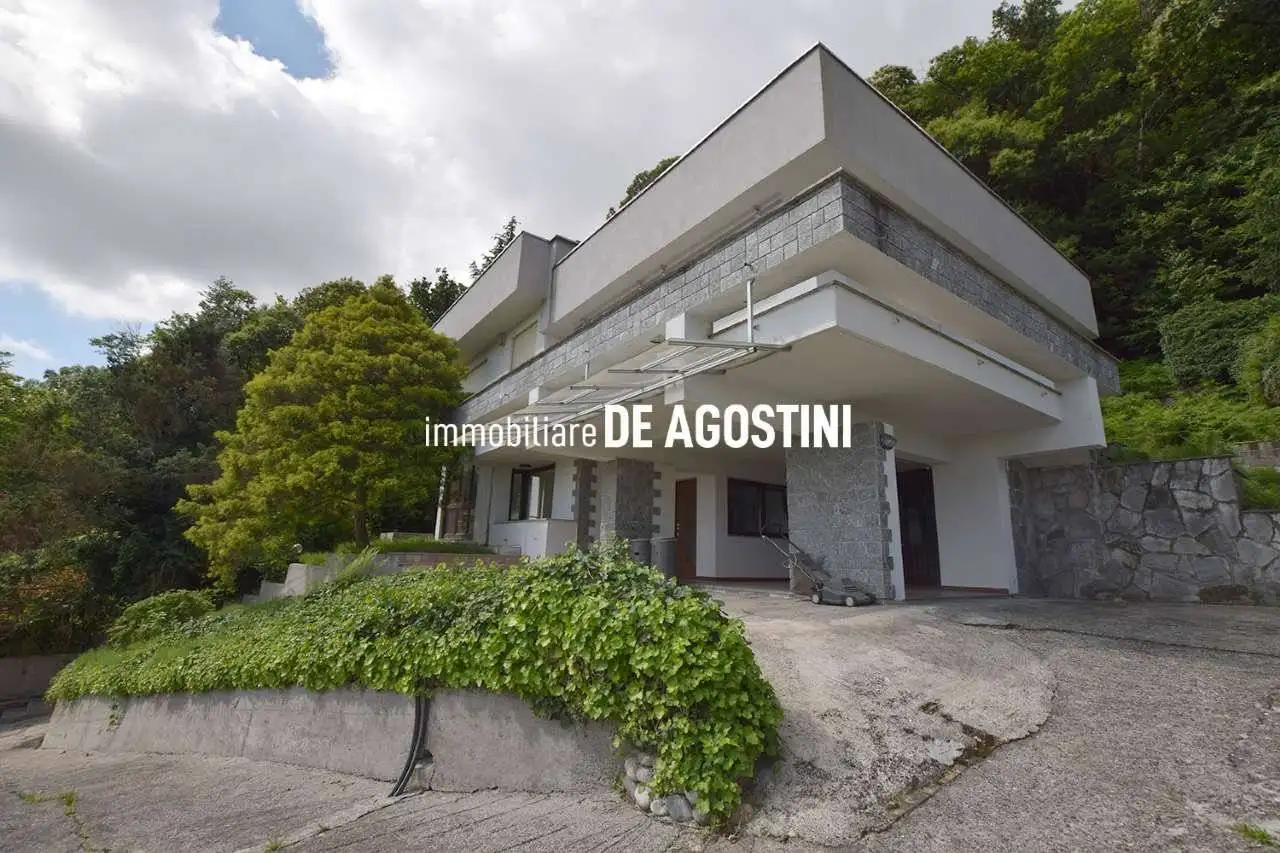 Casa indipendente in vendita a Dormelletto