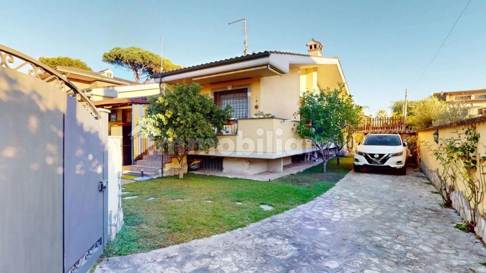 Villa plurifamiliare in vendita a Roma