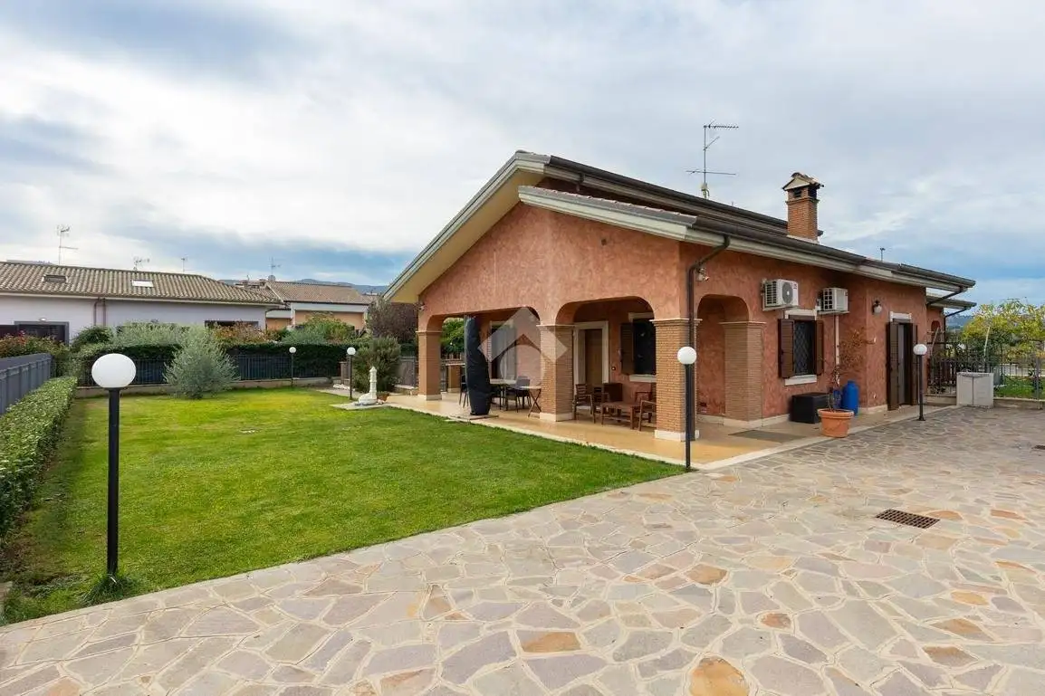 Villa in vendita a Colonna