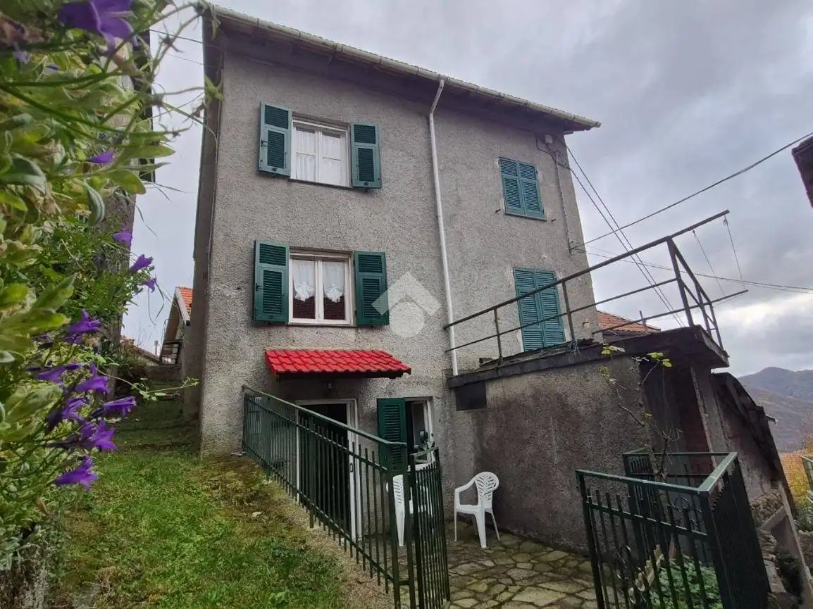 Casa indipendente in vendita a Montoggio