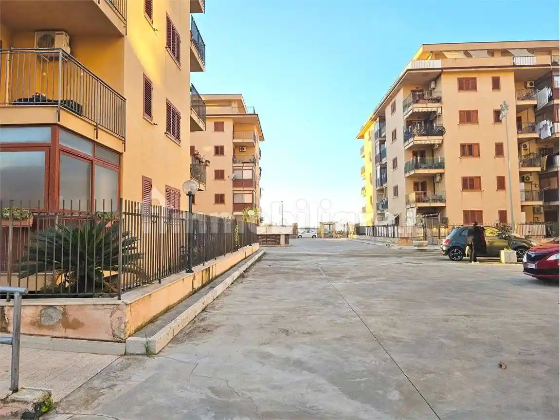 Appartamento buono stato, secondo piano, Centro, Capaci - foto 2