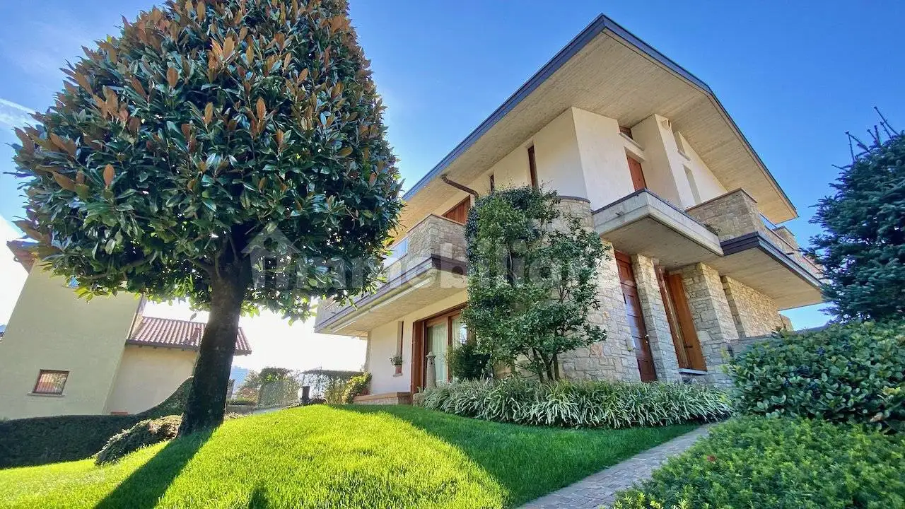 Villa in vendita a Cisano Bergamasco