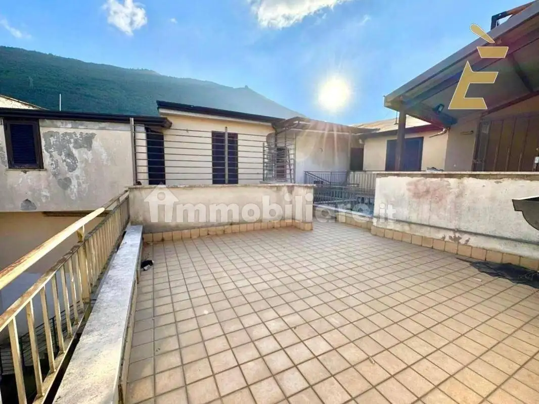 Palazzo - Edificio in vendita a San Felice a Cancello