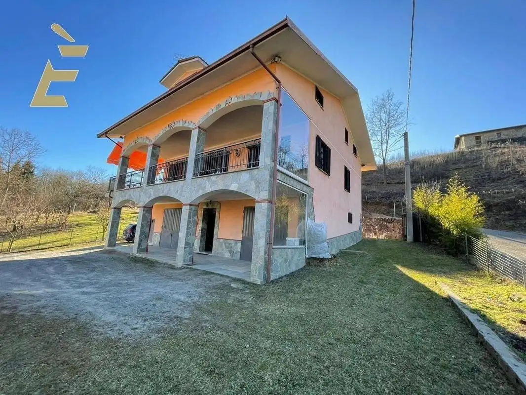 Villa in vendita a Mombasiglio