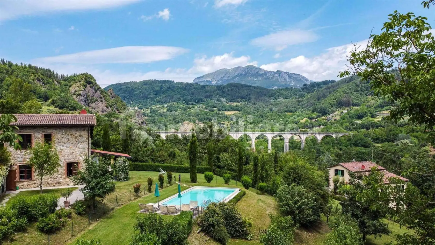 Rustico - Casale in vendita a Camporgiano