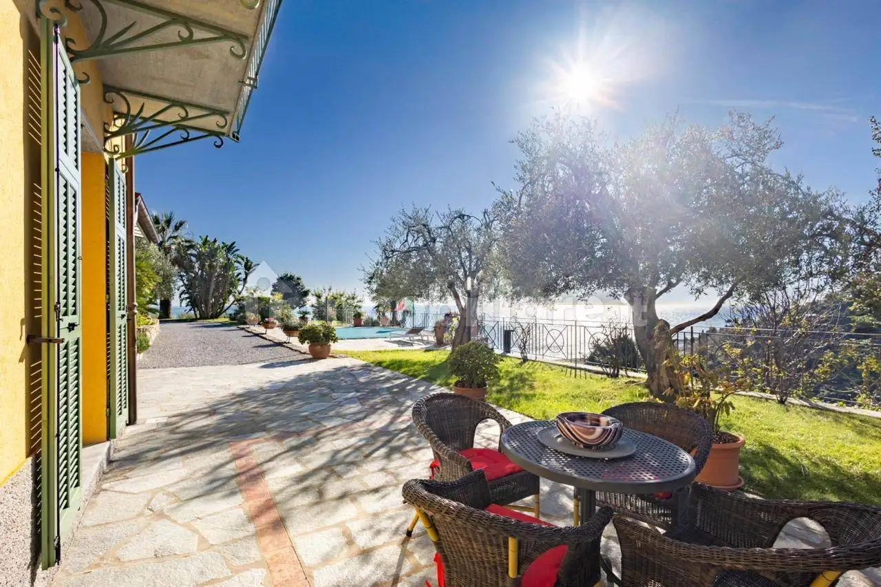 Villa in vendita a Bordighera