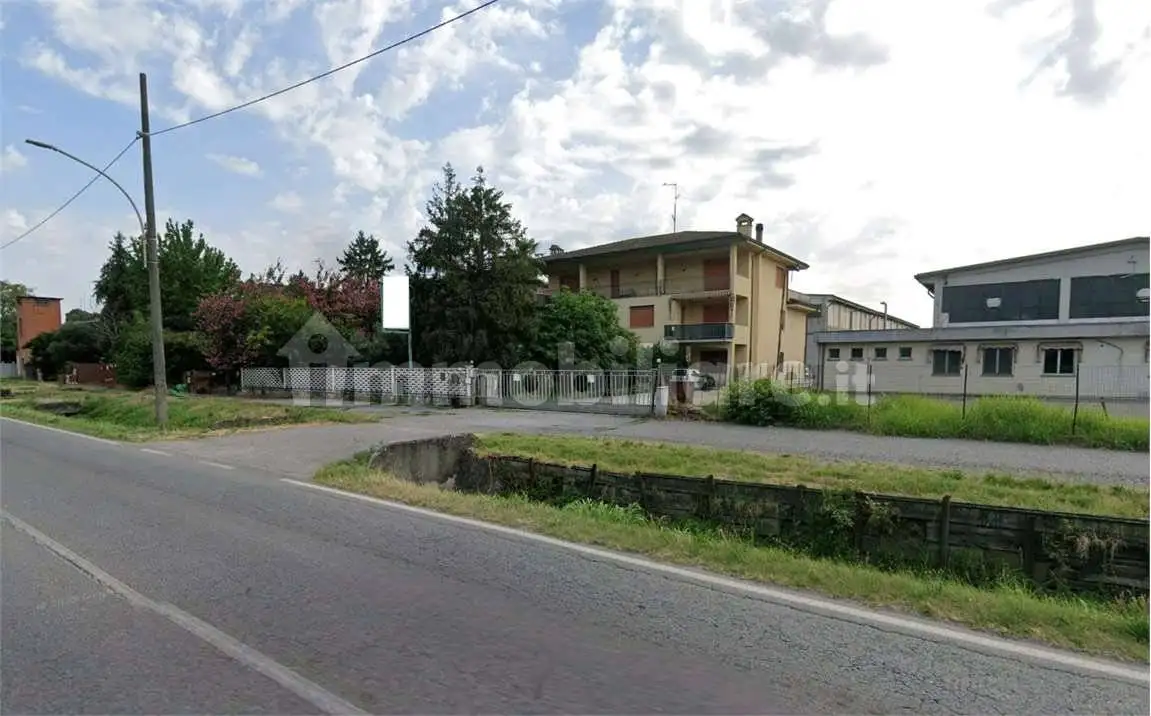 Palazzo - Stabile in asta a Castelverde