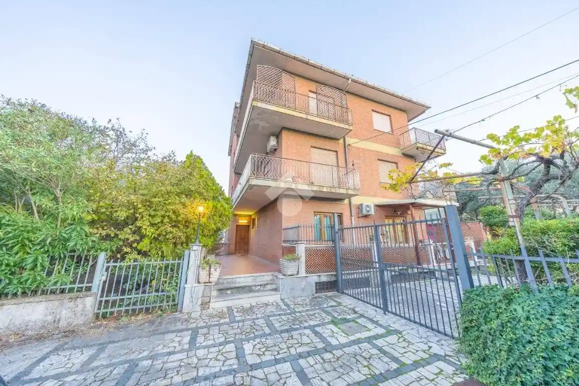 Quadrilocale via Osteria delle Capannacce 134, Case Rosse, Roma - foto 2