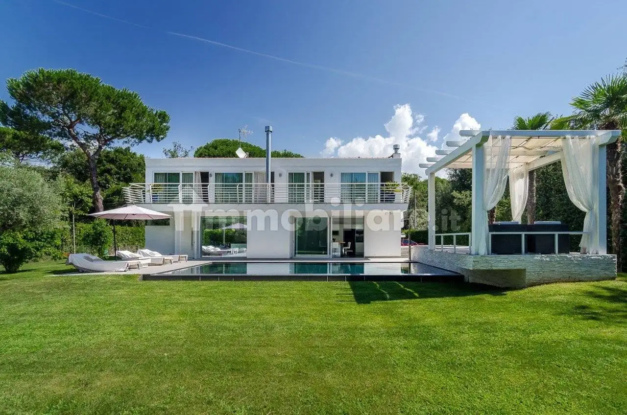 Villa in affitto a Massa