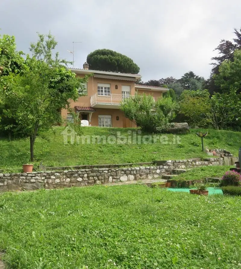 Villa in vendita a Erba