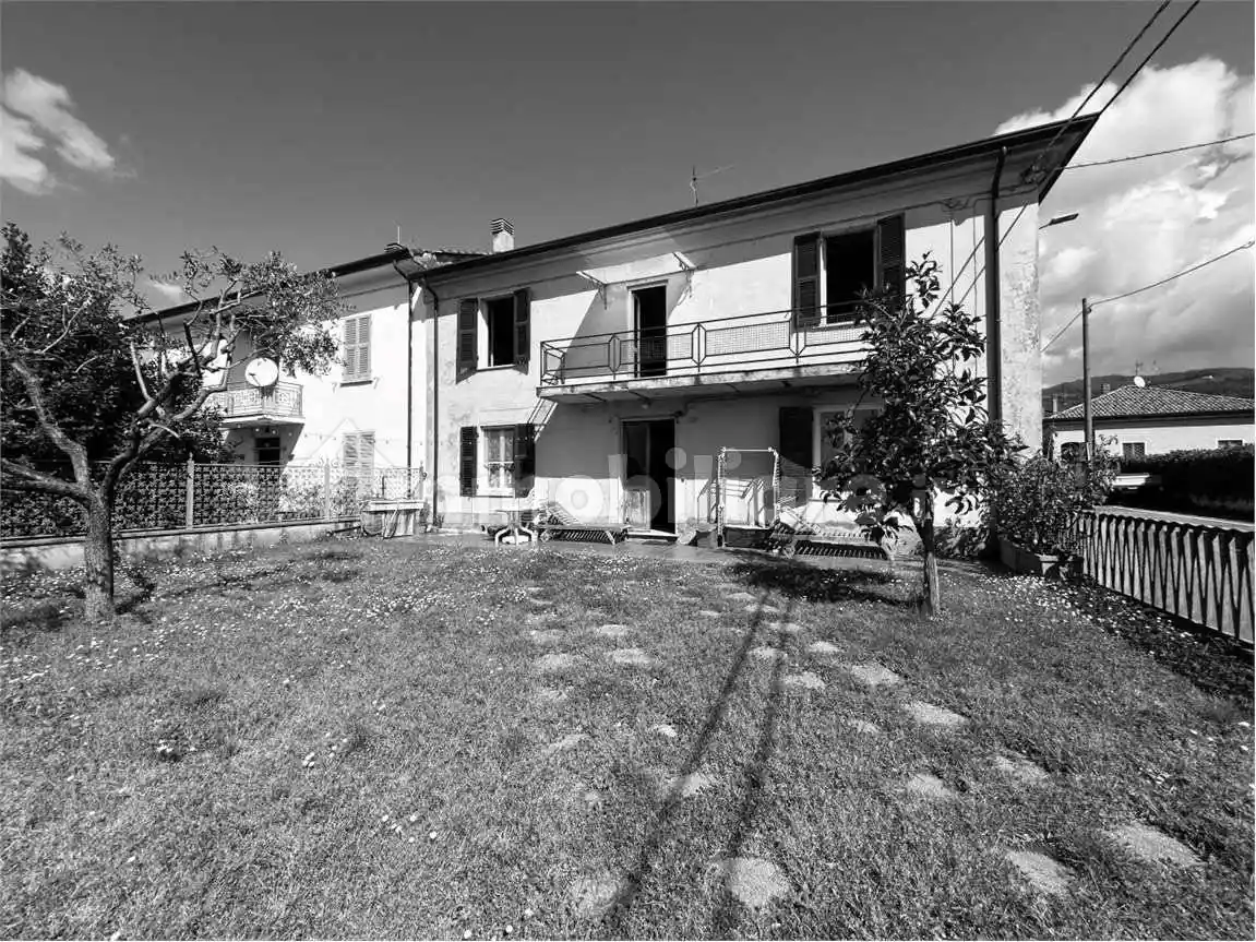 Casa indipendente in vendita a Castelnuovo Magra