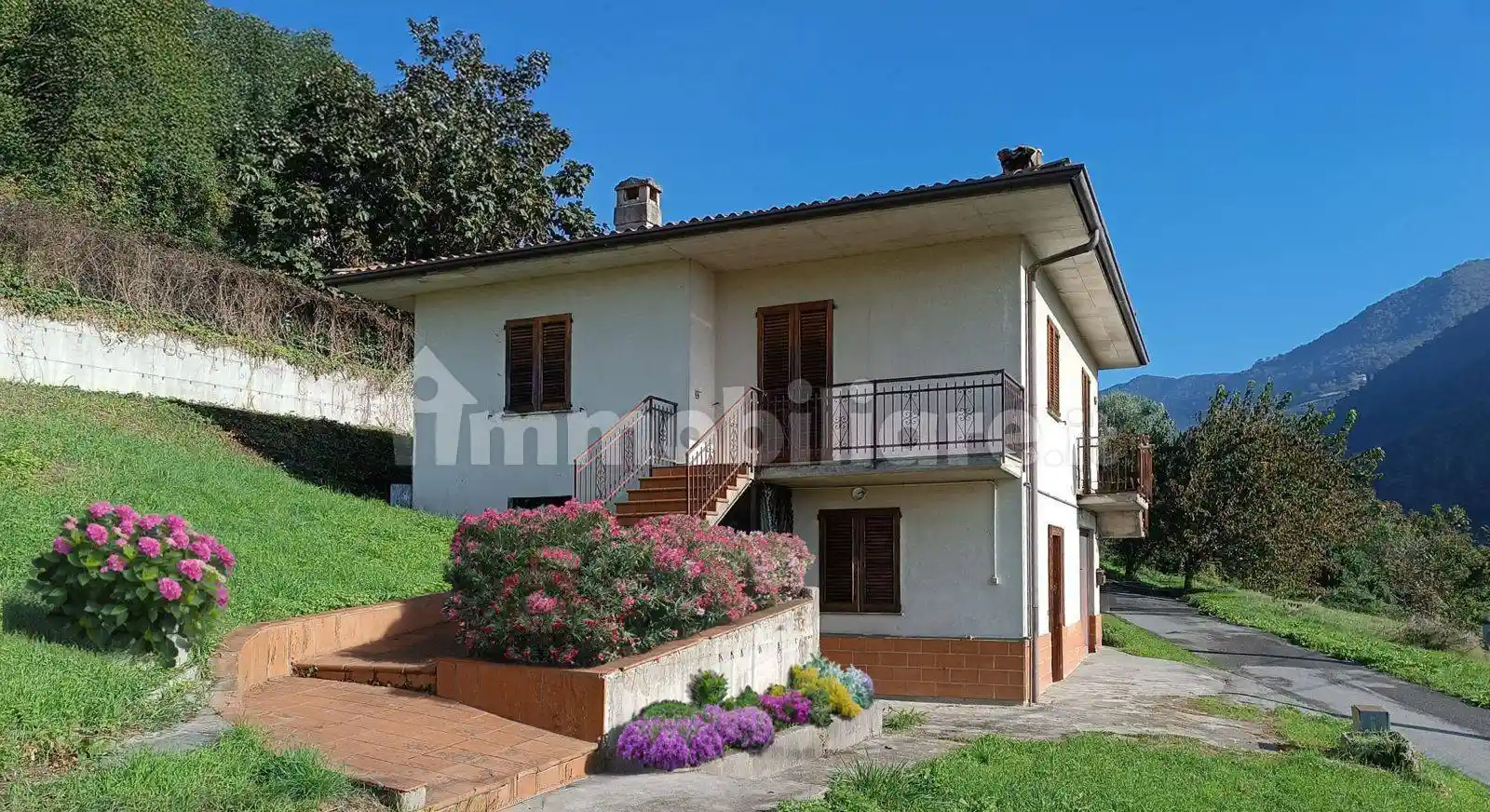 Casa indipendente in vendita a Adrara San Martino