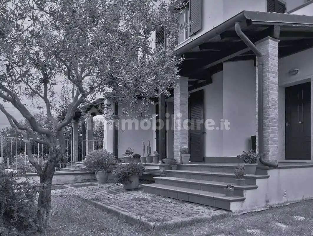 Casa indipendente in vendita a Sarzana