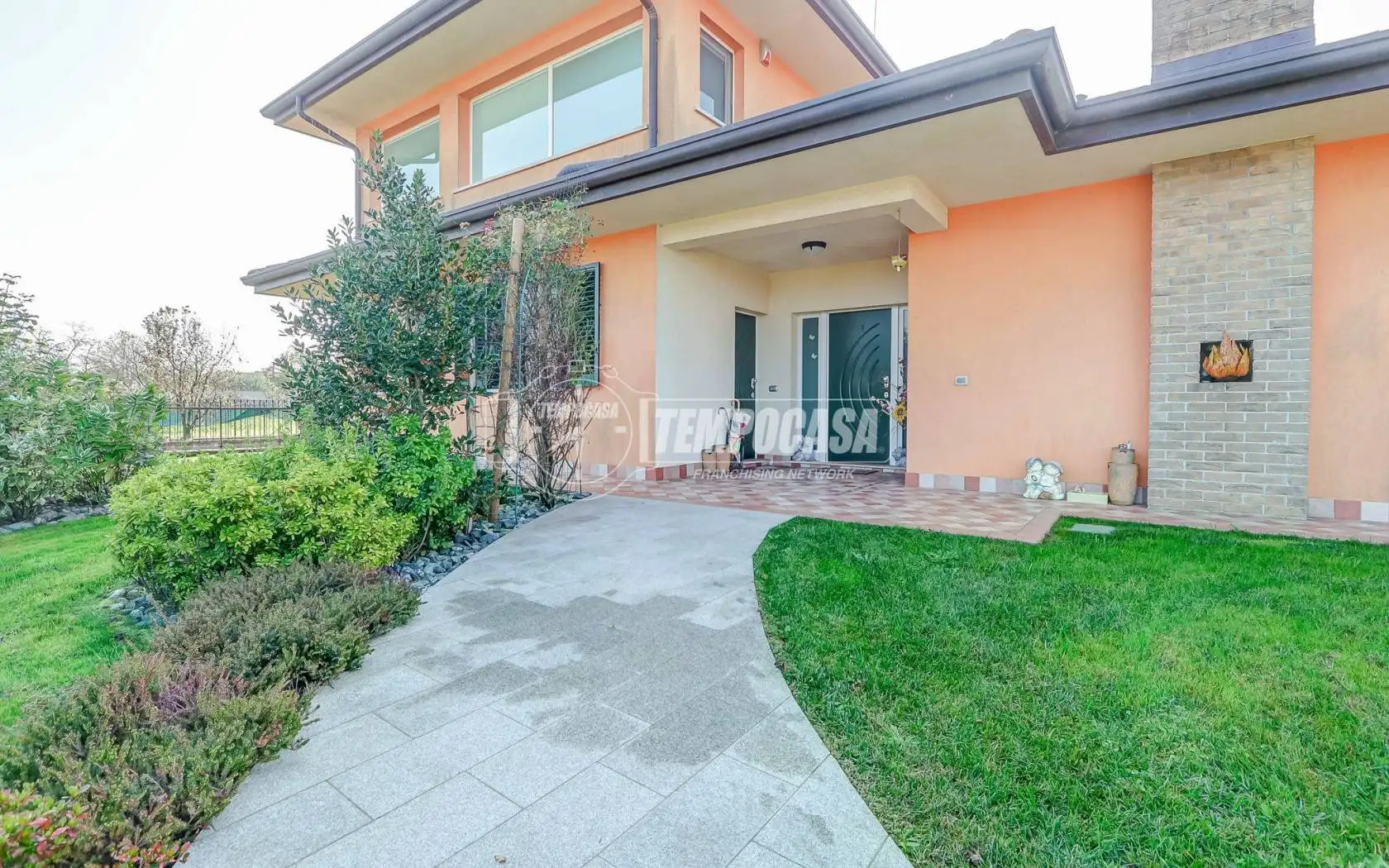 Villa in vendita a Pombia