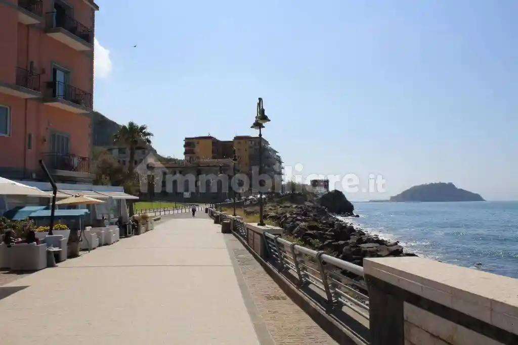 Appartamento in vendita a Pozzuoli