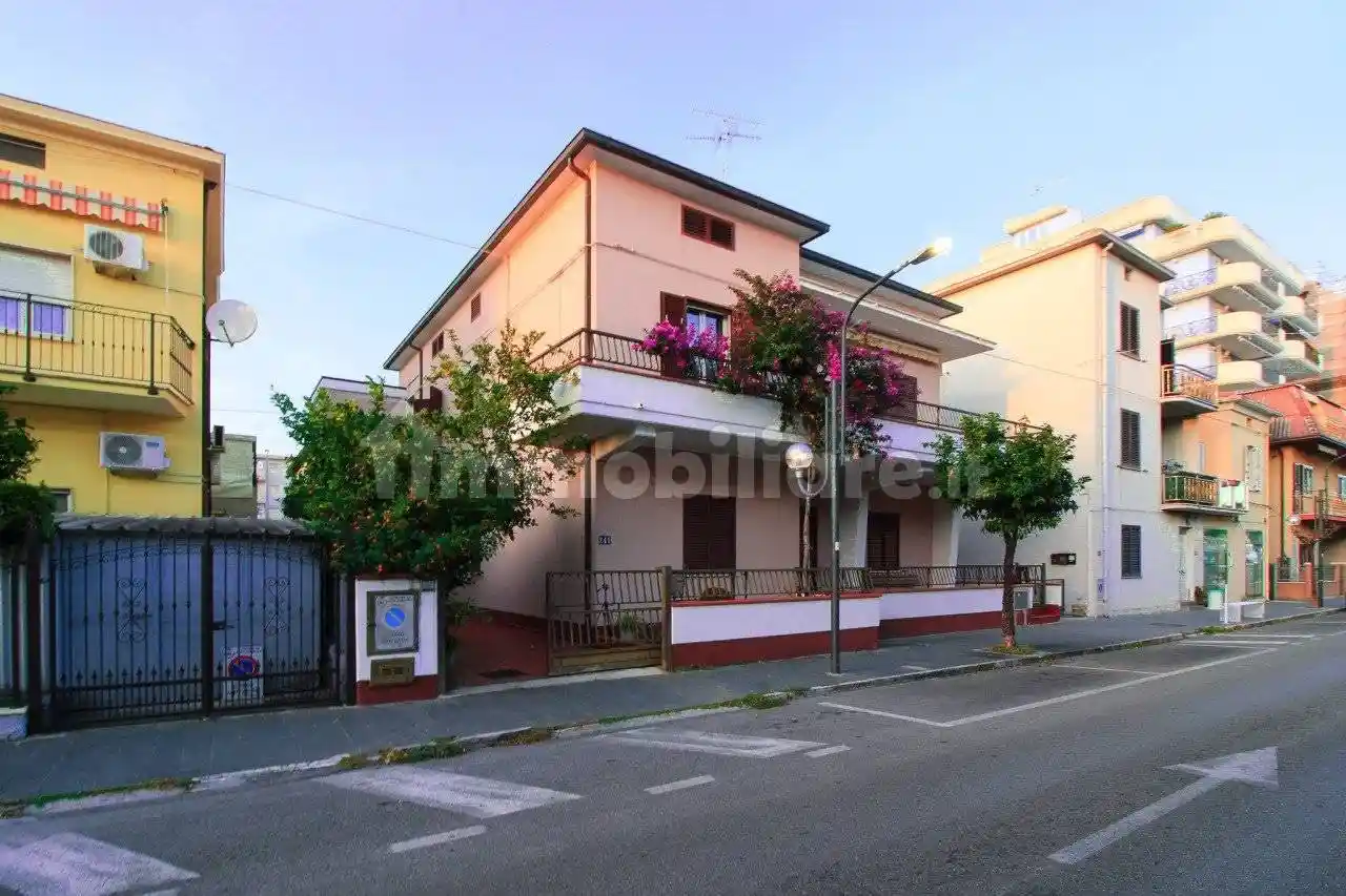 Appartamento in villa viale della Vittoria 241, Lungomare Marconi, Alba Adriatica - foto 2