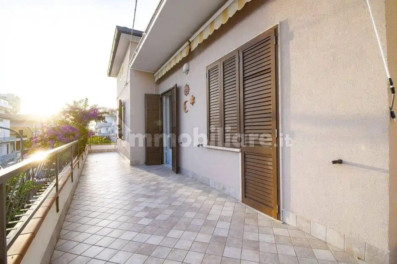 Appartamento in villa viale della Vittoria 241, Lungomare Marconi, Alba Adriatica - foto 4