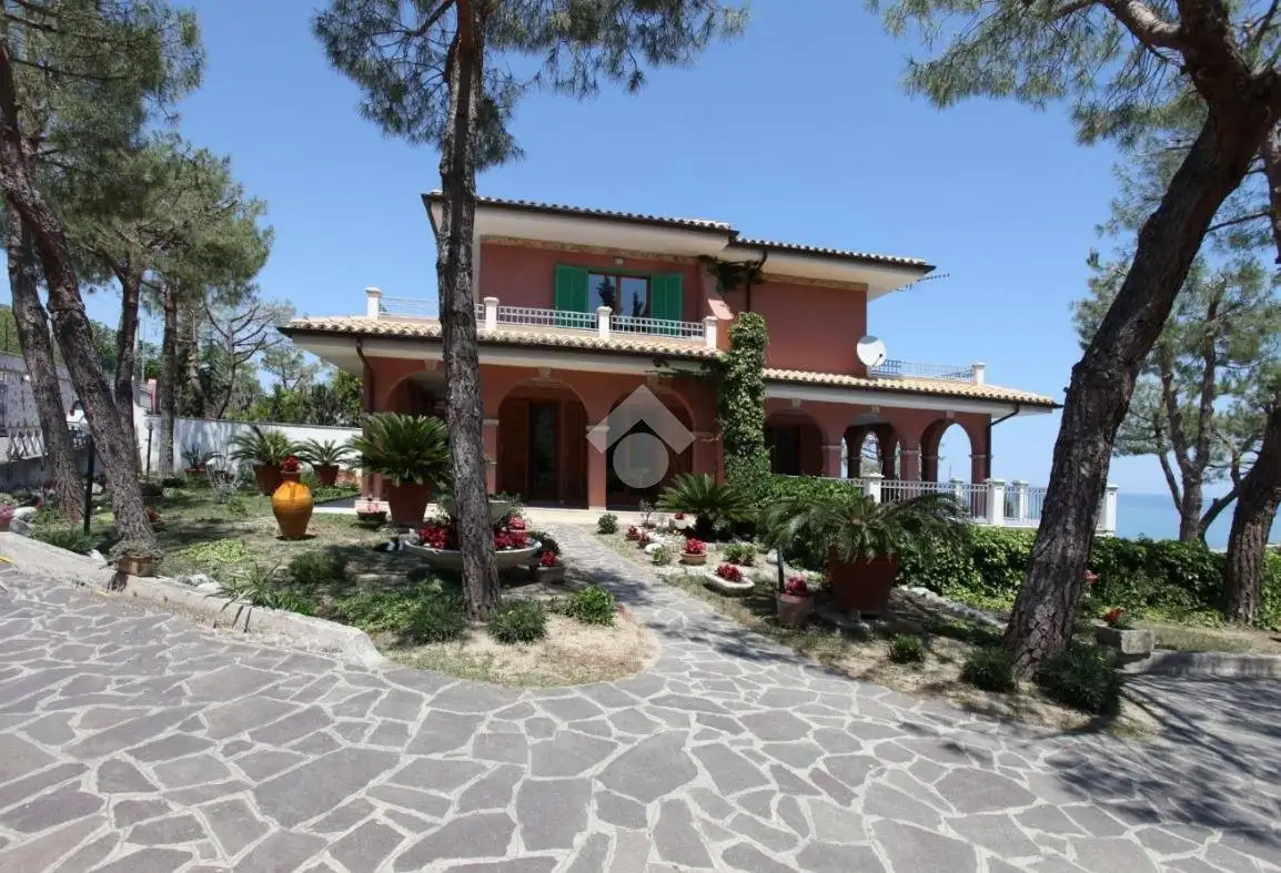 Villa in vendita a Roseto degli Abruzzi