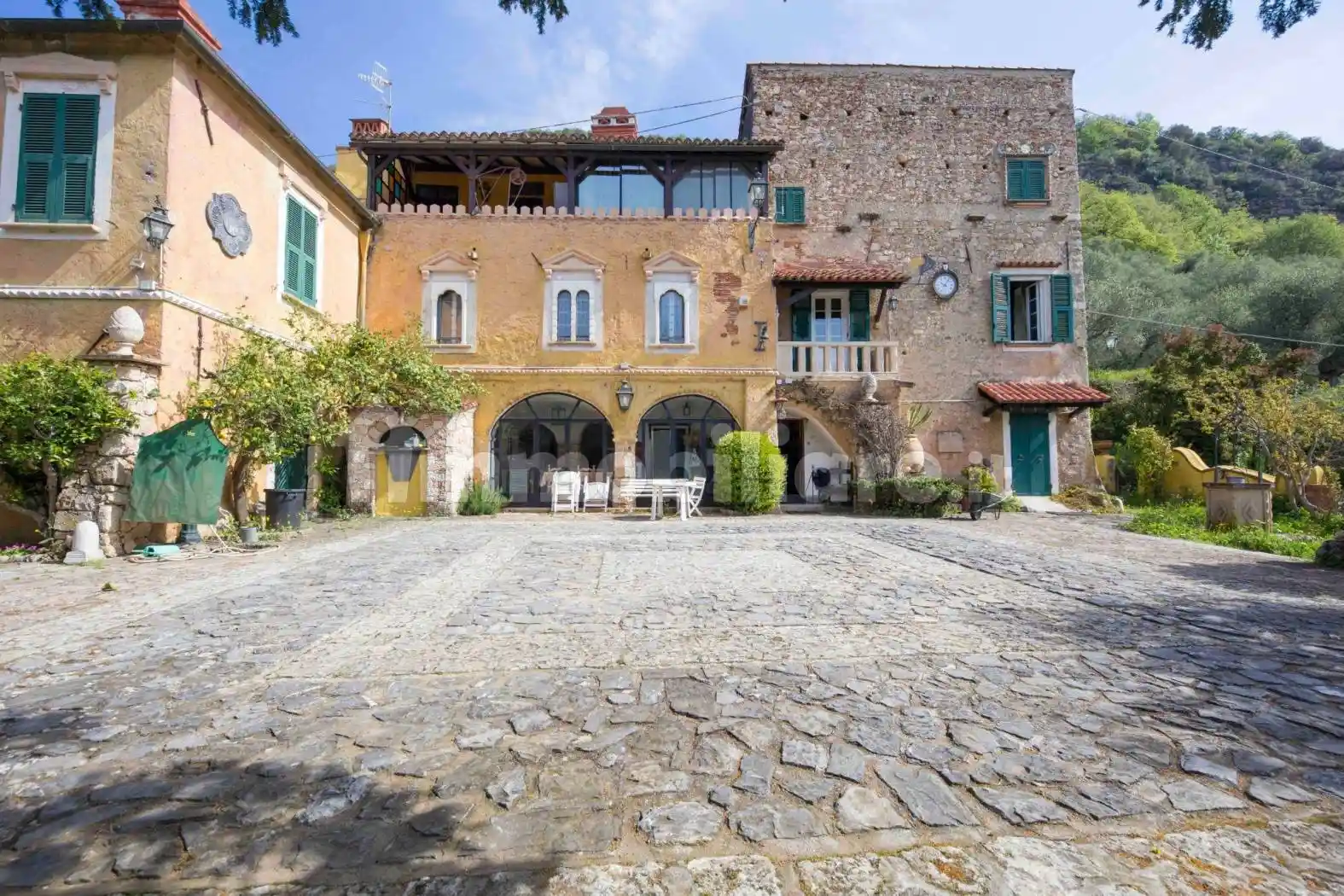 Villa in vendita a Finale Ligure
