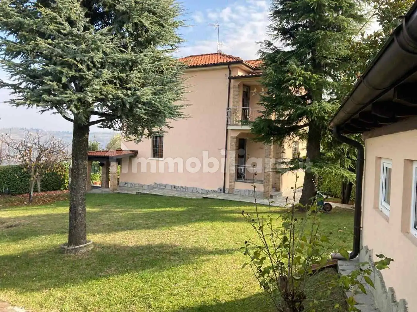 Villa in vendita a Castana