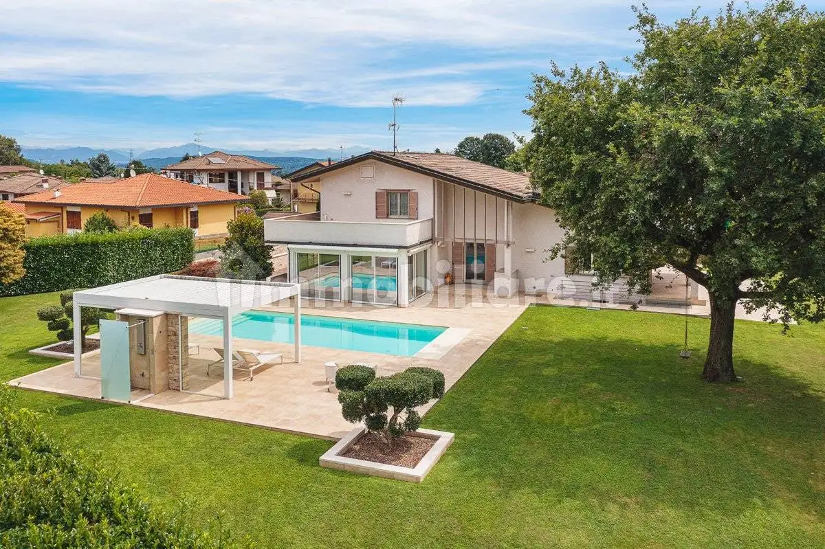 Villa in affitto a Borgo Ticino