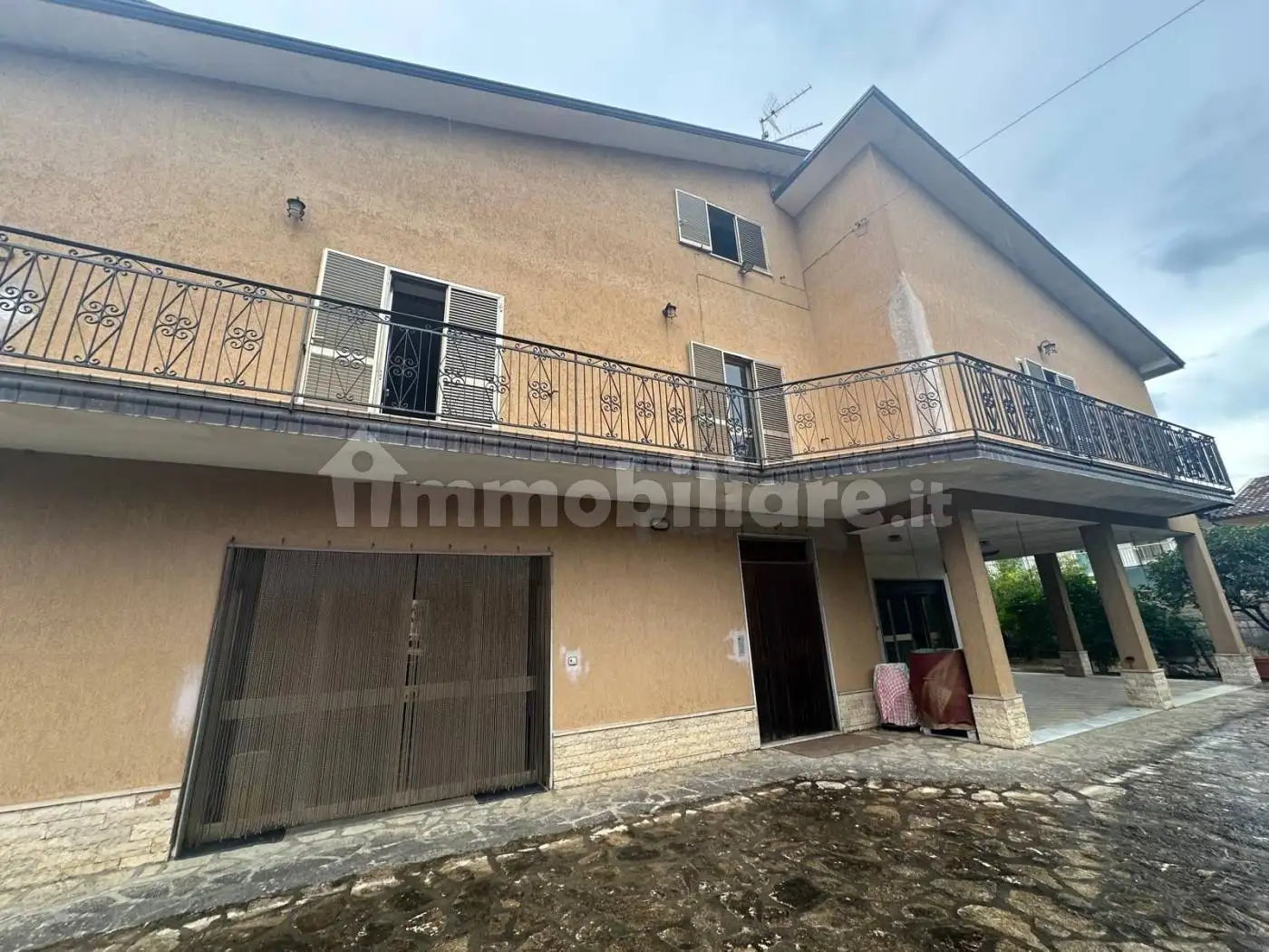 Villa in vendita a Dragoni