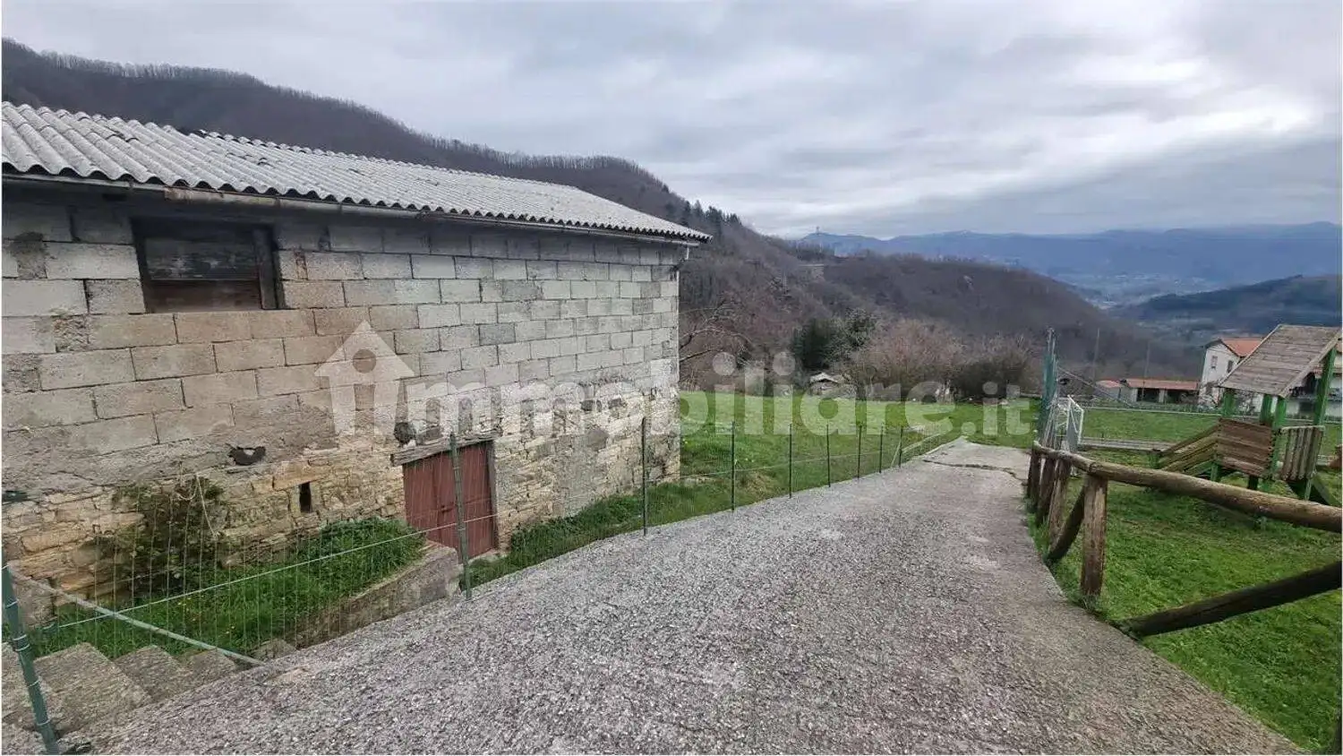 Rustico - Casale in vendita a Camporgiano