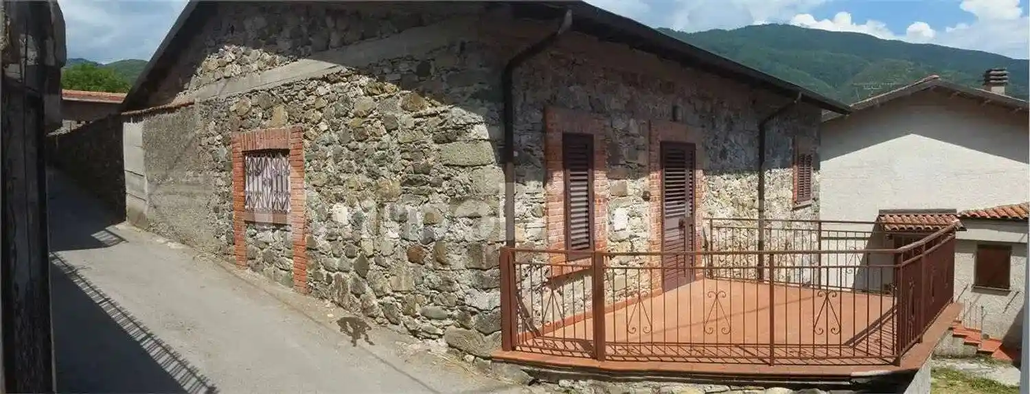 Villa in vendita a Piazza al Serchio