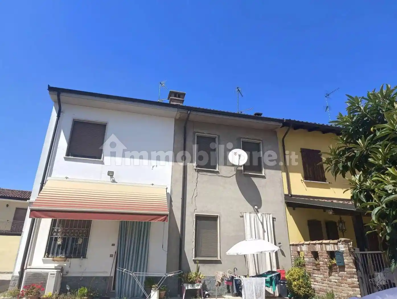 Villa in vendita a Sannazzaro de' Burgondi