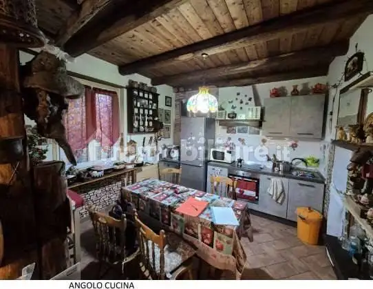 Villa in asta a Castiglione Chiavarese