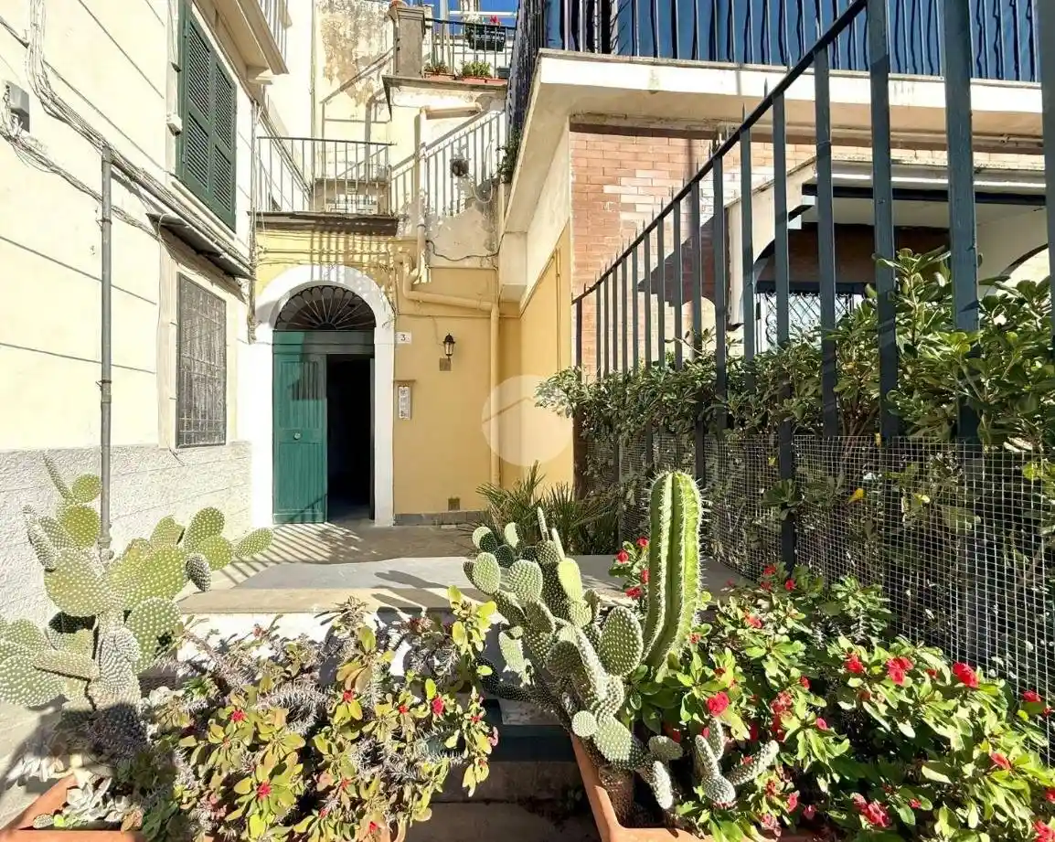 Monolocale piazzetta Laura Terracina 3, Piazza Amedeo - Parco Margherita, Napoli - foto 3