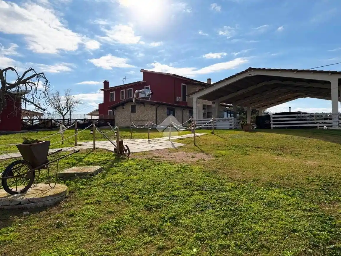 Casa indipendente in vendita a Montalto di Castro