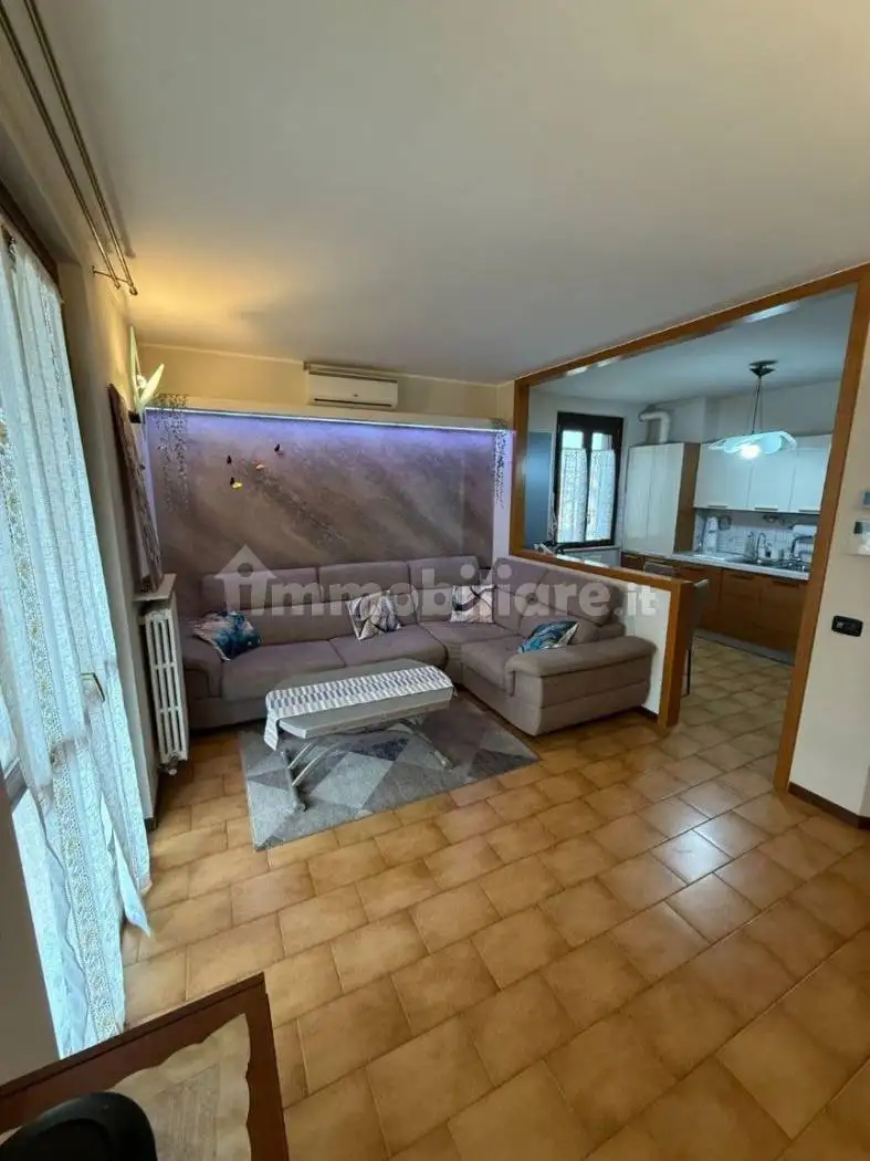 Trilocale via Aldo Moro 5, Centro, Bonate Sopra - foto 2