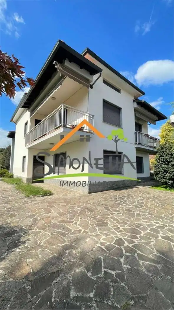 Villa in vendita a Bellinzago Novarese